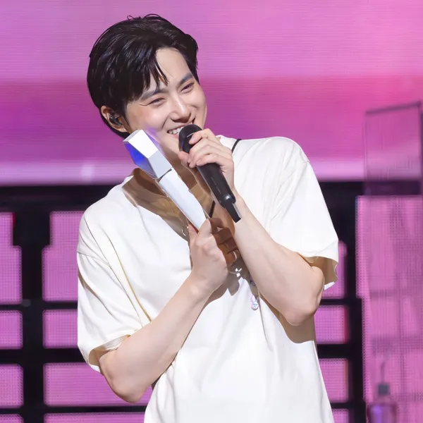 Popular photo full of fans’ love for Suho