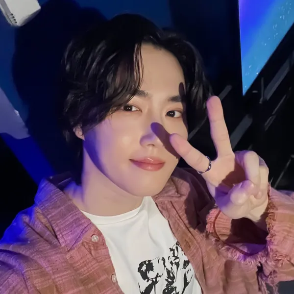 Popular photo full of fans’ love for Suho