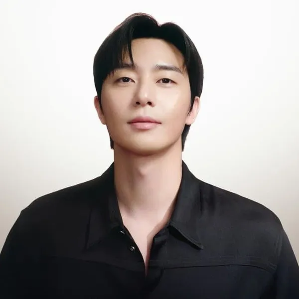 The most loved look of Park Seojoon today