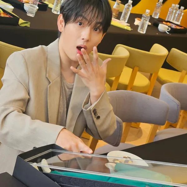 Popular photo full of fans’ love for Lim Siwan