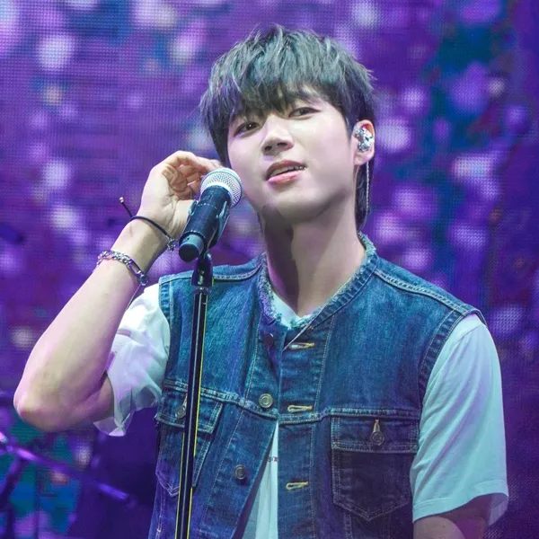 Popular photo full of fans’ love for Nam Woohyun