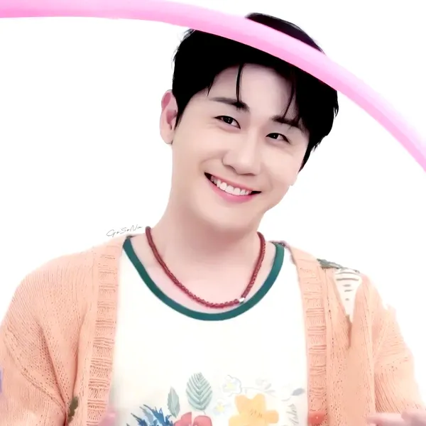 Popular photo full of fans’ love for Young Tak