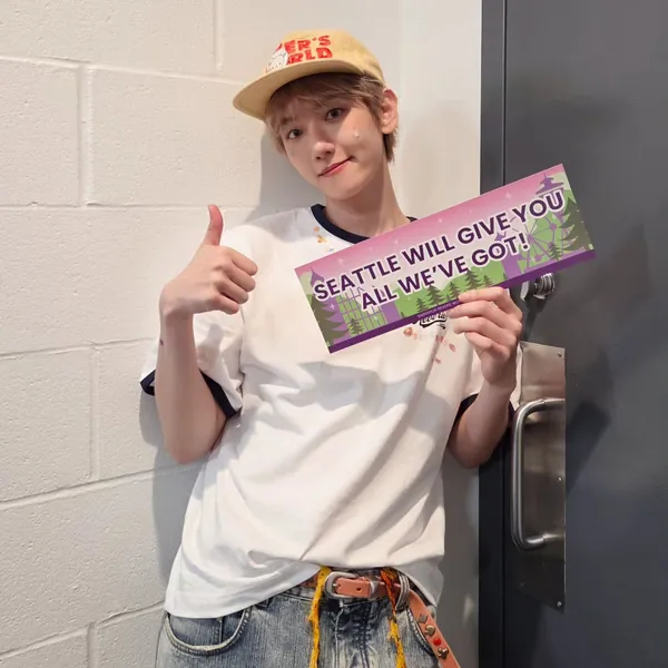 Popular photo full of fans’ love for Baekhyun