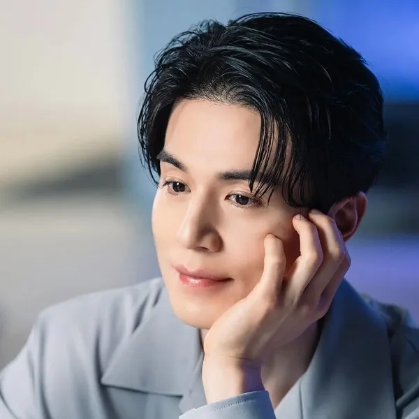 Popular photo full of fans’ love for Lee Dongwook
