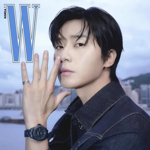 The most loved look of Park Seojoon today