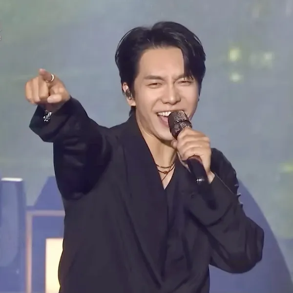 Popular photo full of fans’ love for Lee Seunggi
