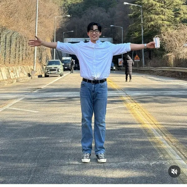 Popular photo full of fans’ love for Lee Sangyi