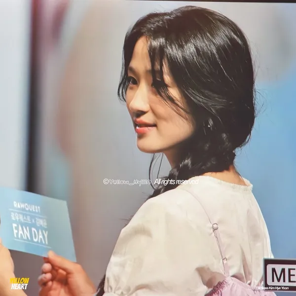 The most loved look of Kim Hyeyoon today