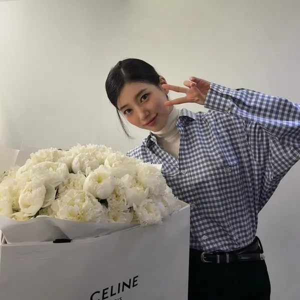 Popular photo full of fans’ love for Bae Suzy