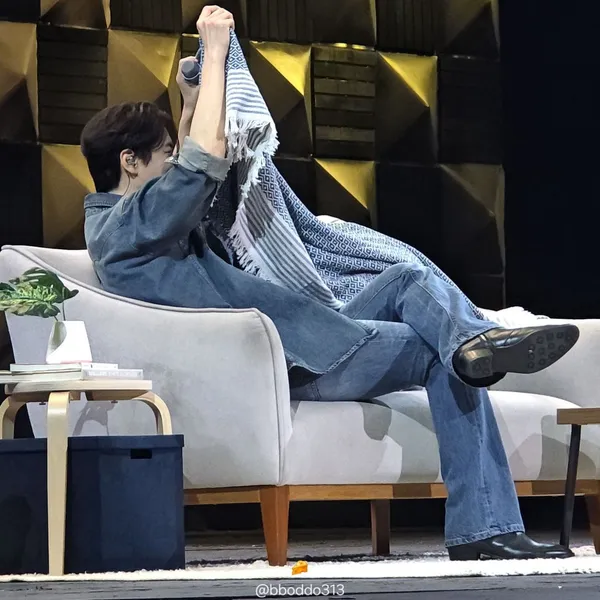 Popular photo full of fans’ love for Lee Joonhyuk