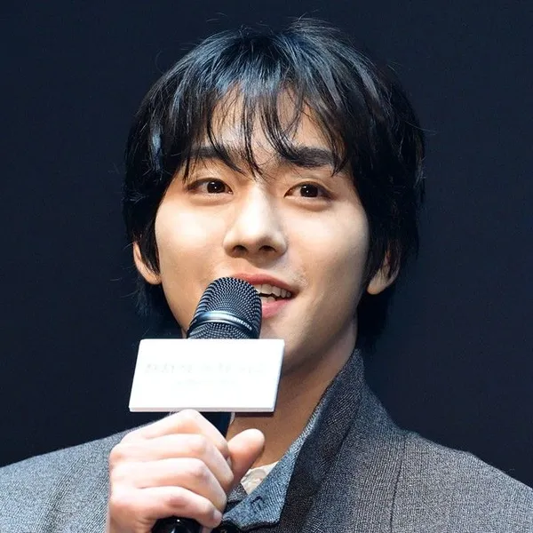 The most loved look of Ahn Hyoseop today