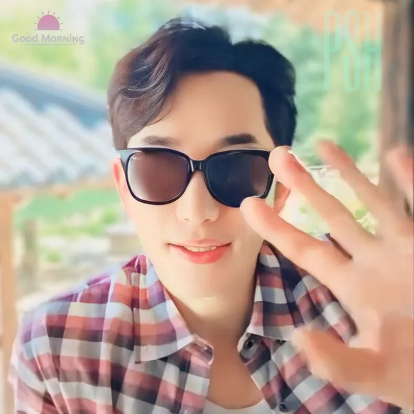 Popular photo full of fans’ love for Park Sihoo