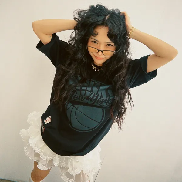 Popular photo full of fans’ love for Honey J