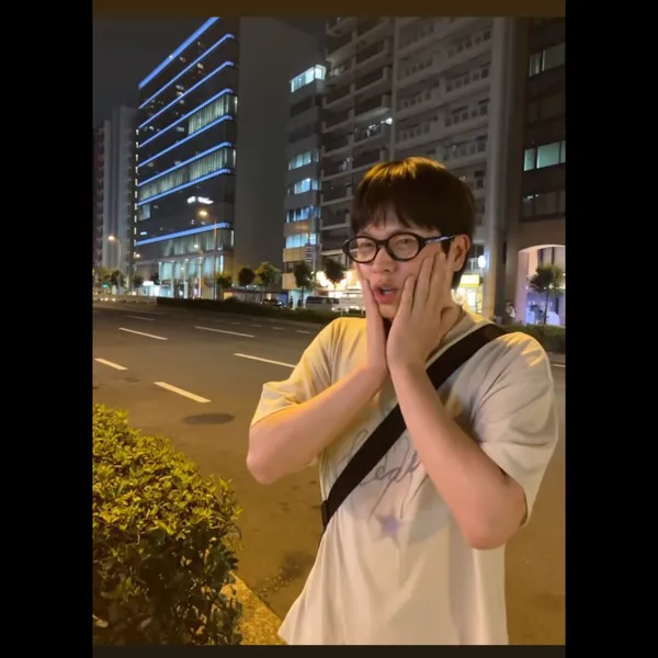 Popular photo full of fans’ love for Yook Sungjae