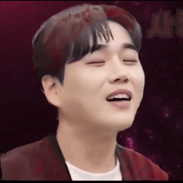 Popular photo full of fans’ love for Hwang Youngwoong