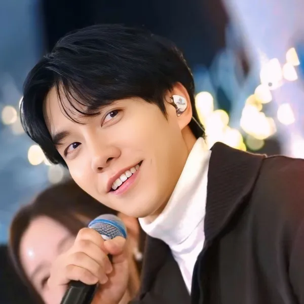 Popular photo full of fans’ love for Lee Seunggi