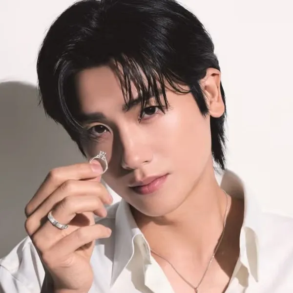 The most loved look of Park Hyungsik today