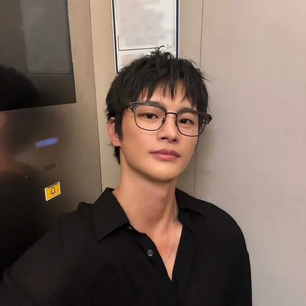 The most loved look of Seo Inguk today