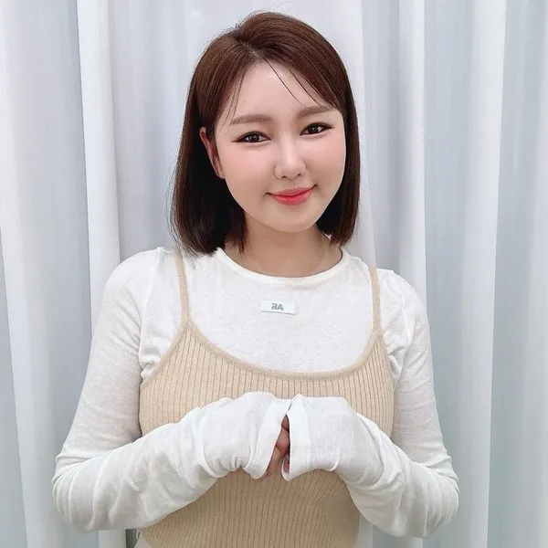 Popular photo full of fans’ love for Song Gain