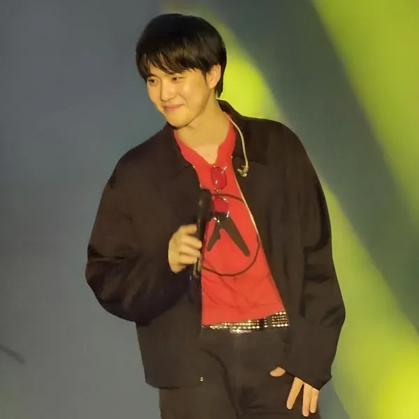 The most loved look of Suho today