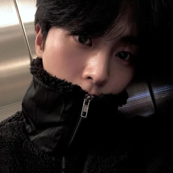 The most loved look of Kim Mujun today