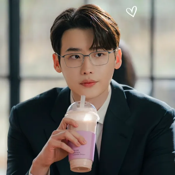 Popular photo full of fans’ love for Lee Jongsuk