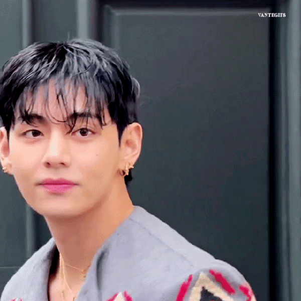 Foto populer Kim Taehyung (V) yang penuh cinta dari penggemar