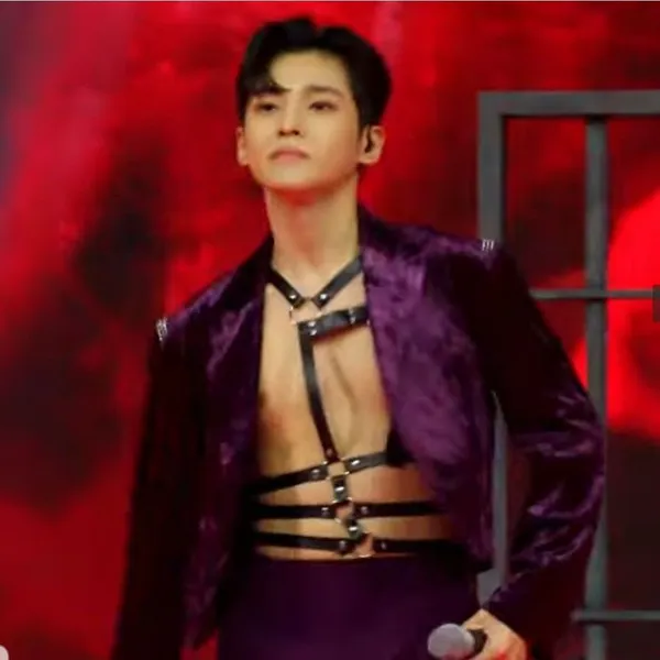 The most loved look of Seong Ri today