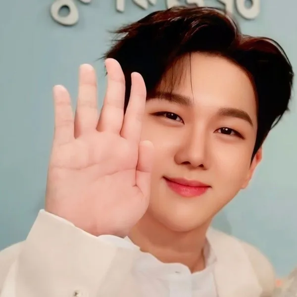 Popular photo full of fans’ love for Kim Soochan