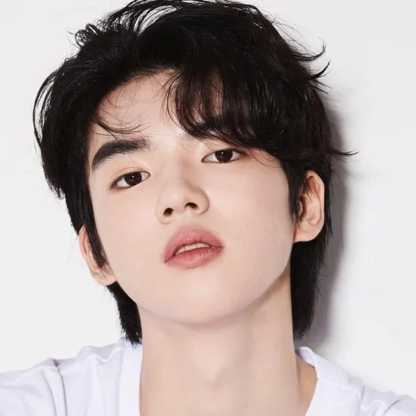 Foto populer Cha Junhwan yang penuh cinta dari penggemar