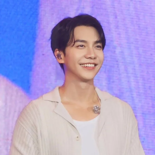 The most loved look of Lee Seunggi today