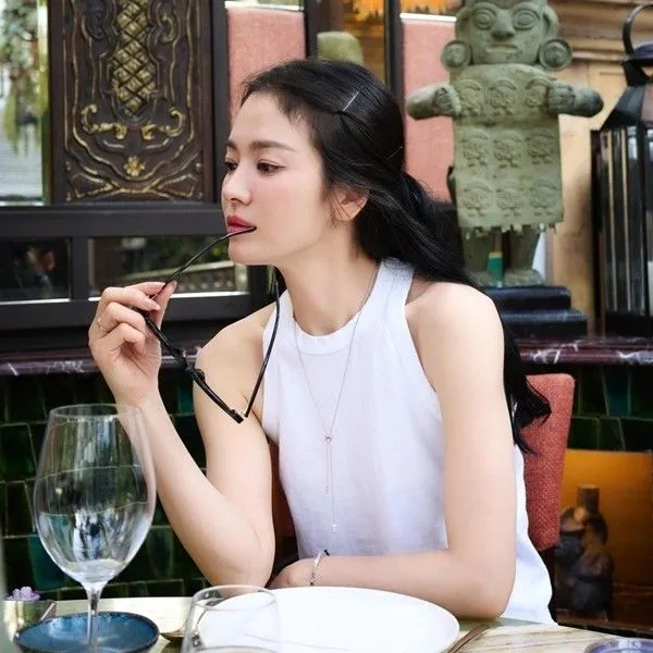 The most loved look of Song Hyekyo today