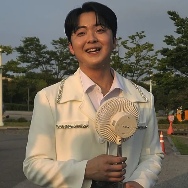 The most loved look of Park Minsu today