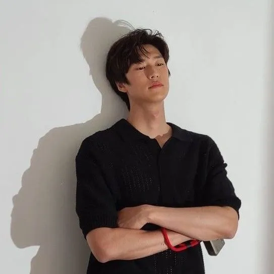 Popular photo full of fans’ love for Na Inwoo
