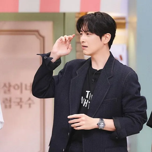 Popular photo full of fans’ love for Lee Joonhyuk