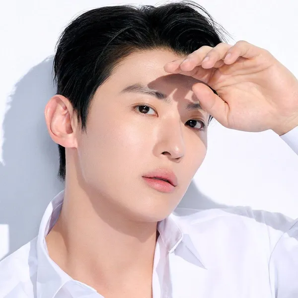 Popular photo full of fans’ love for Dex