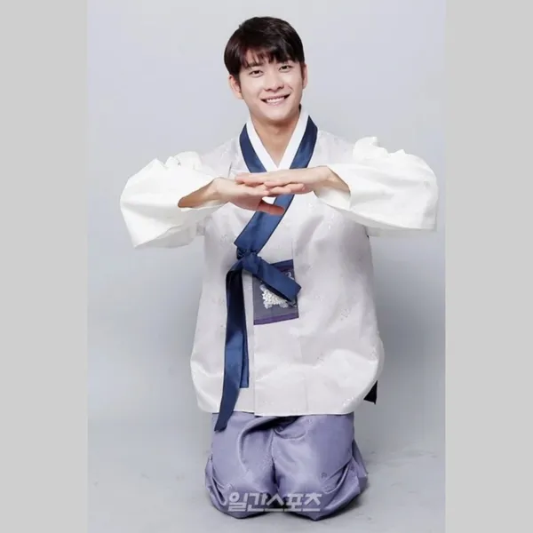 Popular photo full of fans’ love for Kang Taeoh
