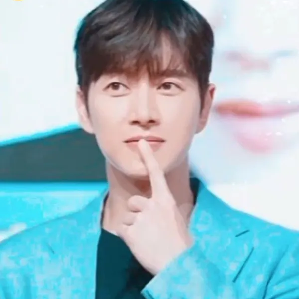 The most loved look of Park Haejin today