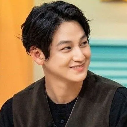 Foto populer Kim Bum yang penuh cinta dari penggemar