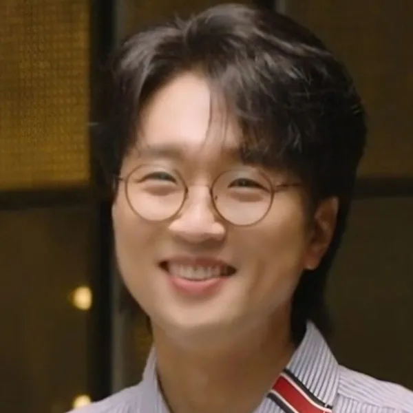 Popular photo full of fans’ love for Bak Changgeun