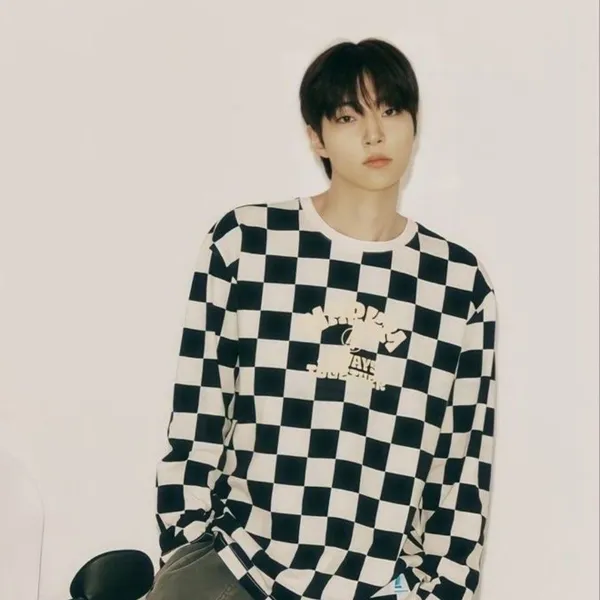 Popular photo full of fans’ love for Hwang Inyoup