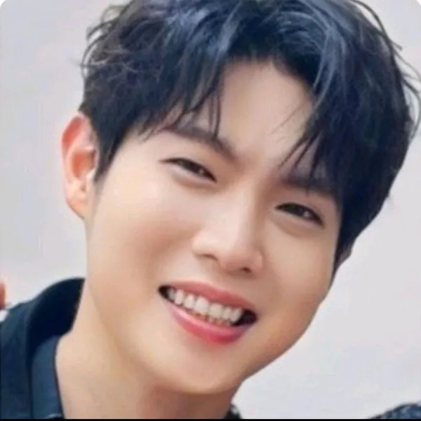 Popular photo full of fans’ love for Son Taejin