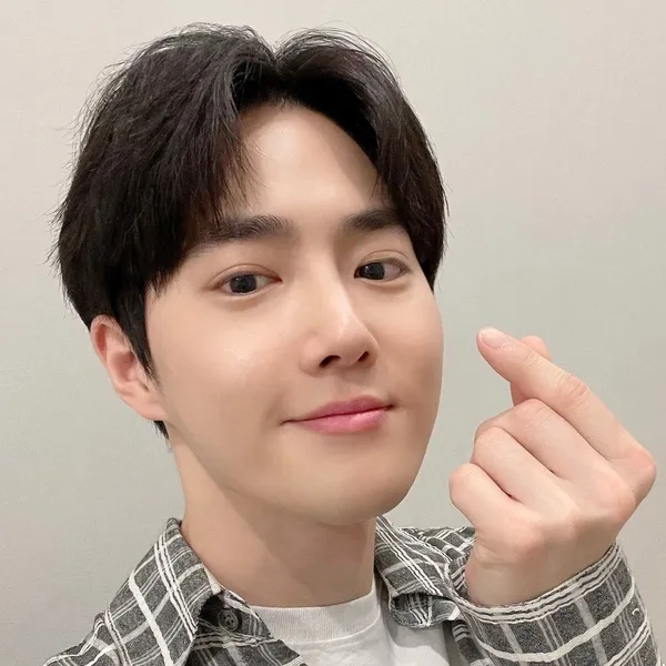 Popular photo full of fans’ love for Suho