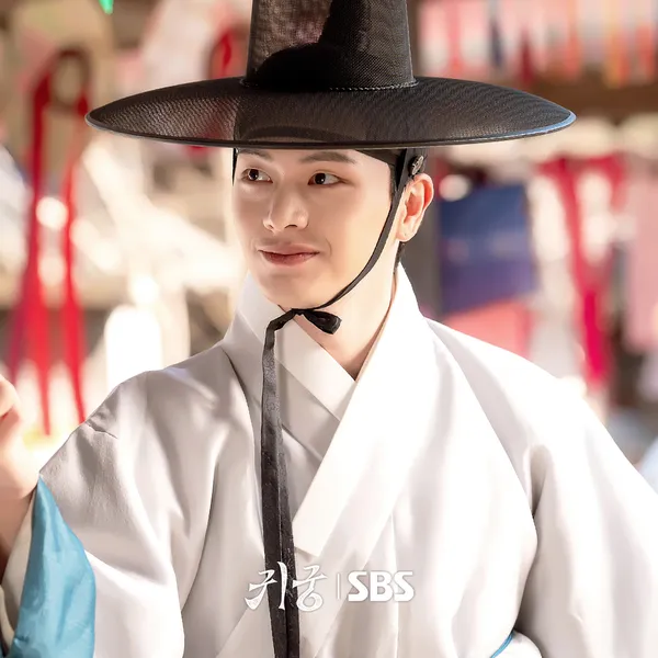 Popular photo full of fans’ love for Yook Sungjae