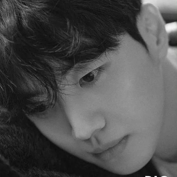 Popular photo full of fans’ love for Kang Hoon