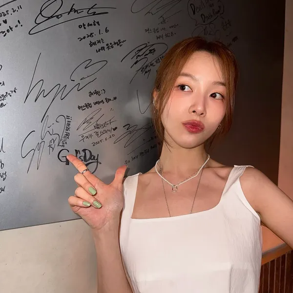 Popular photo full of fans’ love for Minah