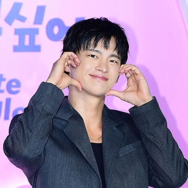 The most loved look of Seo Inguk today