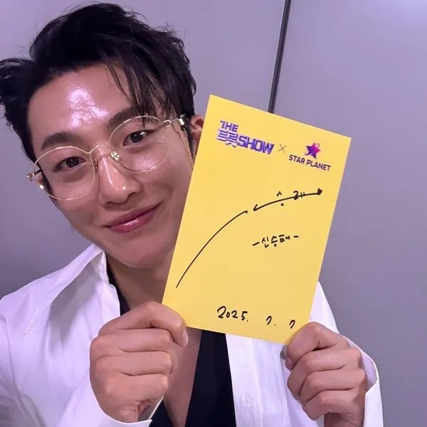 The most loved look of Shin Seungtae today