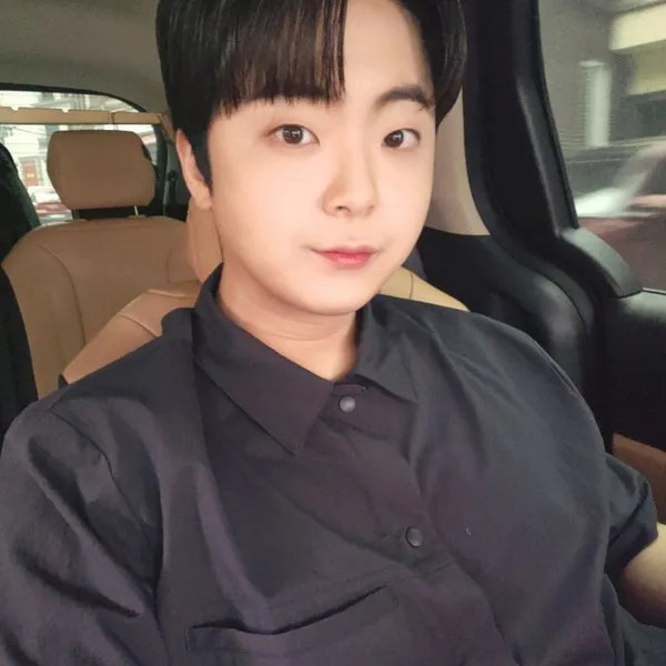 Popular photo full of fans’ love for Park Minsu