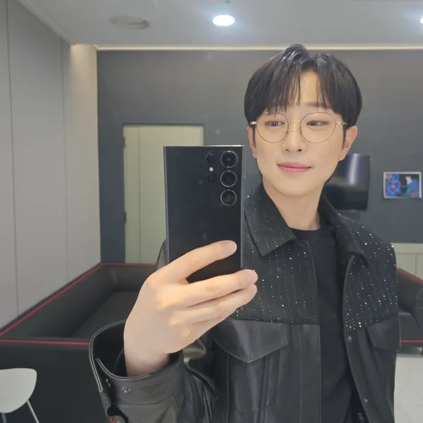 Popular photo full of fans’ love for An Sunghoon